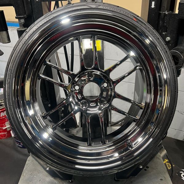 18インチ 10.5J 225/35R18 ホイール装着例 - CARSERVICE GRAVITY