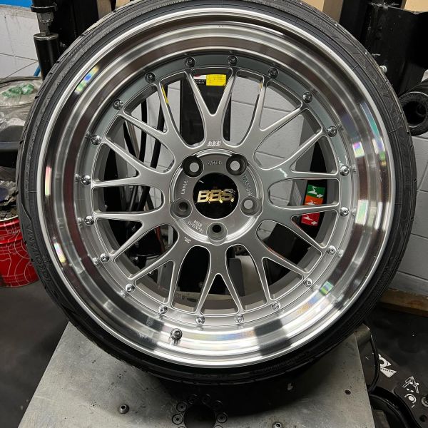 18インチ 10J 225/35R18 ホイール装着例 - CARSERVICE GRAVITY