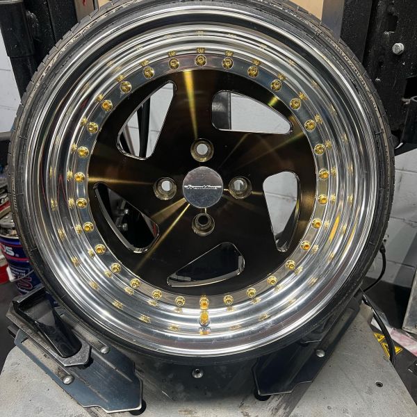 15インチ 8J 165/40R15 ホイール装着例 - CARSERVICE GRAVITY