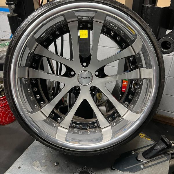 18インチ 11J 225/35R18 ホイール装着例 - CARSERVICE GRAVITY