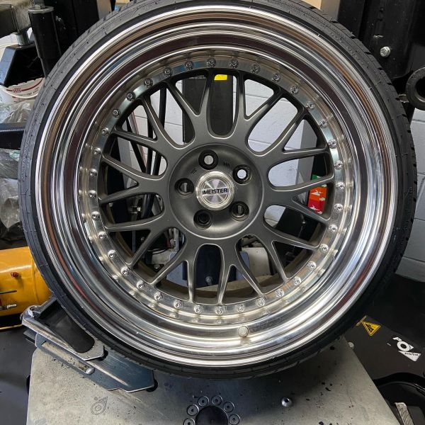 18インチ 10.5J 225/35R18 ホイール装着例 - CARSERVICE GRAVITY