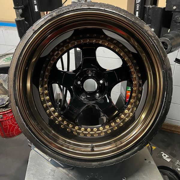 19インチ 12.5J 285/30R19 ホイール装着例 - CARSERVICE GRAVITY