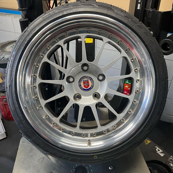 18インチ 10J 255/35R18 ホイール装着例 - CARSERVICE GRAVITY
