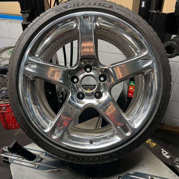 18インチ 9.5J 225/40R18 ホイール装着例 - CARSERVICE GRAVITY