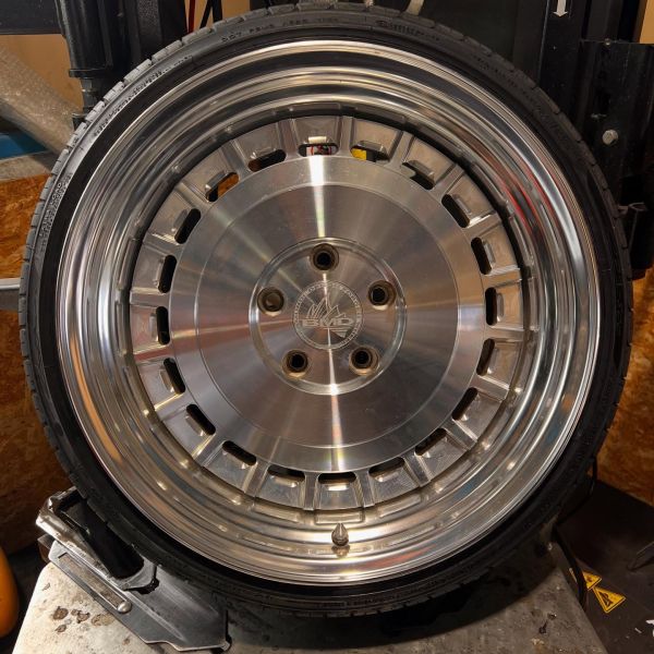 17インチ 8.5J 195/40R17 ホイール装着例 - CARSERVICE GRAVITY