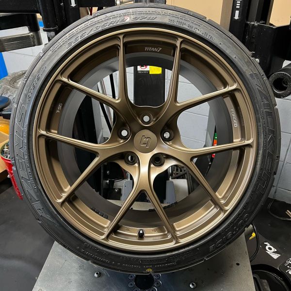 18インチ 10J 265/35R18 ホイール装着例 - CARSERVICE GRAVITY