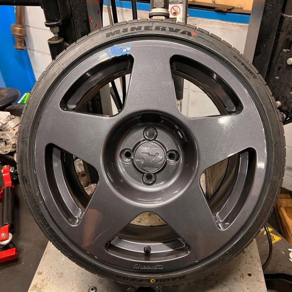 17インチ 8J 195/40R17 ホイール装着例 - CARSERVICE GRAVITY