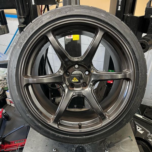18インチ 9.5J 235/40R18 ホイール装着例 - CARSERVICE GRAVITY