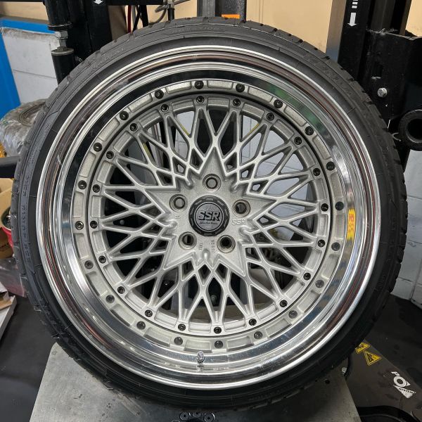 18インチ 10J 225/40R18 ホイール装着例 - CARSERVICE GRAVITY