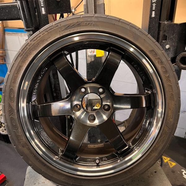 17インチ 9J 235/40R17 ホイール装着例 - CARSERVICE GRAVITY