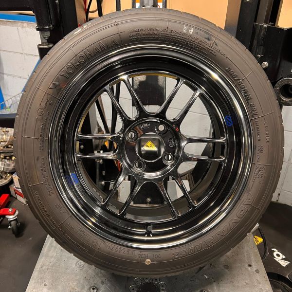 15インチ 8J 205/50R15 ホイール装着例 - CARSERVICE GRAVITY