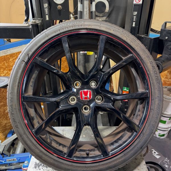 18インチ 8.5J 245/35R18 ホイール装着例 - CARSERVICE GRAVITY