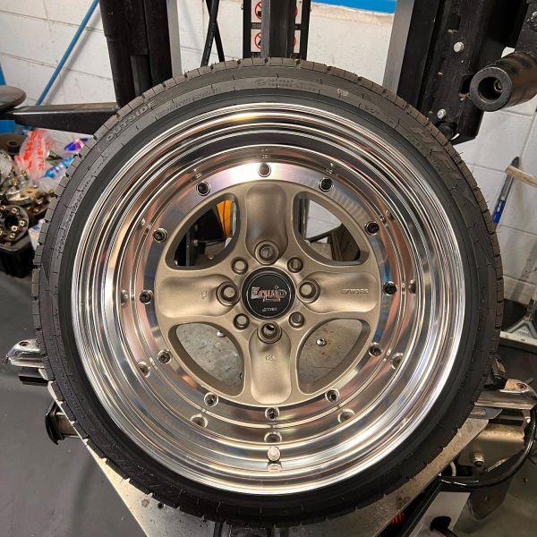 15インチ 9.5J 195/45R15 ホイール装着例 - CARSERVICE GRAVITY