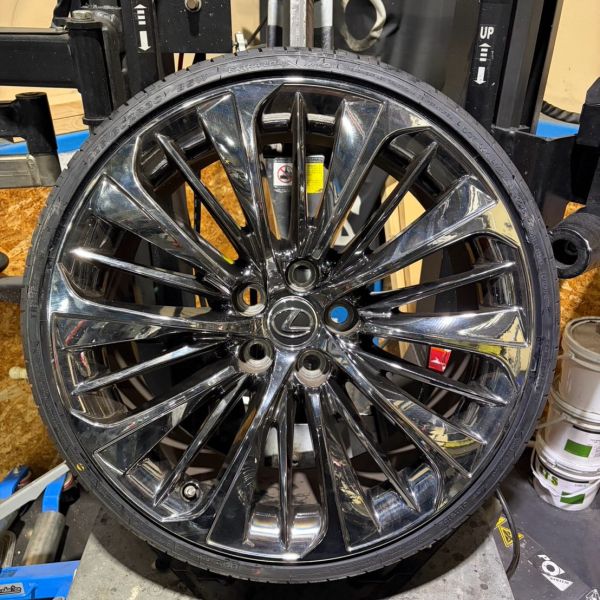 20インチ 8.5J 225/30R20 ホイール装着例 - CARSERVICE GRAVITY