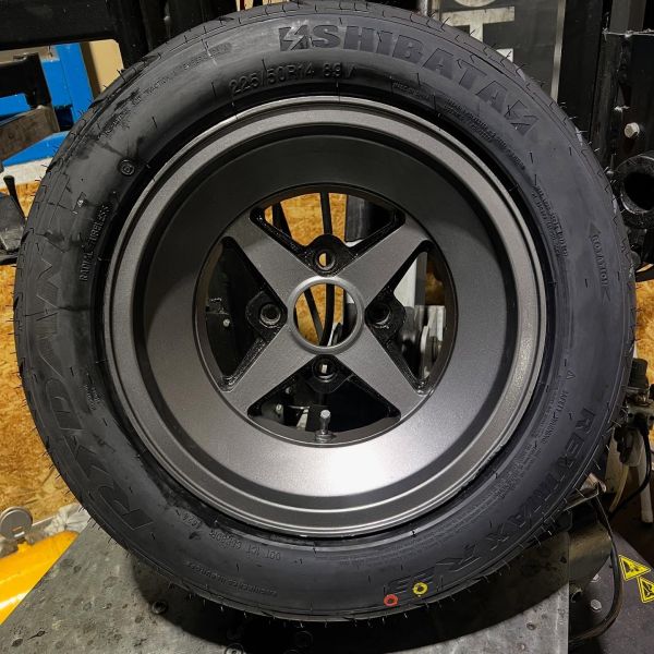 14インチ 7.5J 225/50R14 ホイール装着例 - CARSERVICE GRAVITY