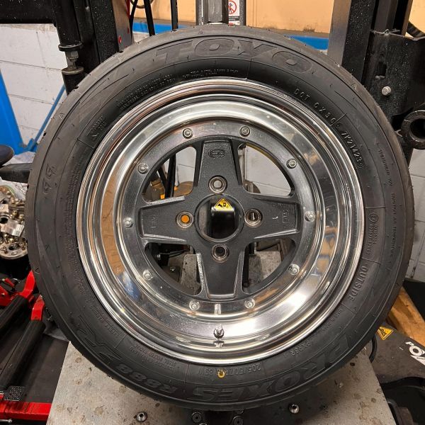 15インチ 7J 205/50R15 ホイール装着例 - CARSERVICE GRAVITY