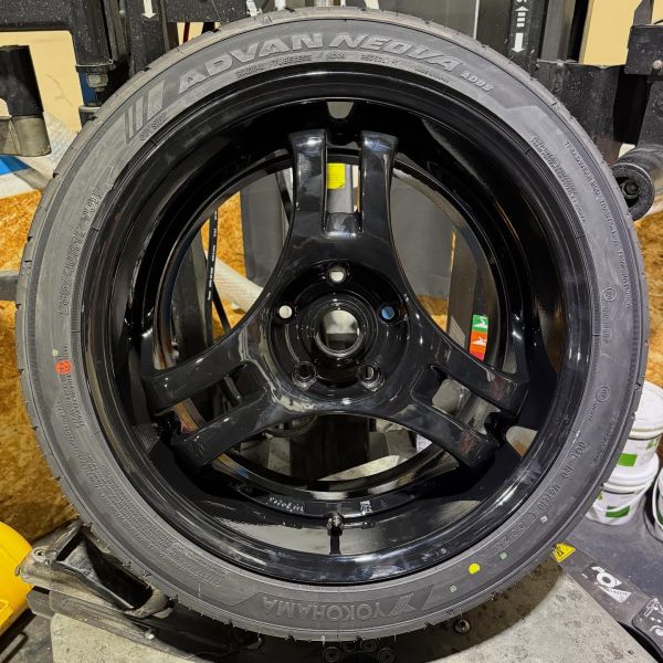 17インチ 9J 235/40R17 ホイール装着例 - CARSERVICE GRAVITY