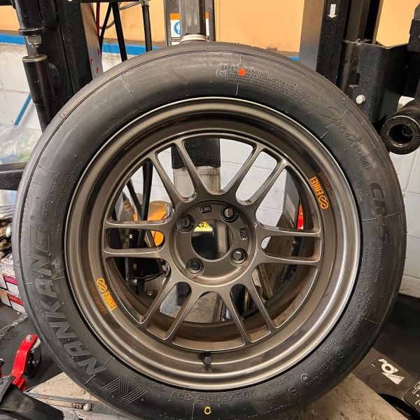 15インチ 8J 205/50R15 ホイール装着例 - CARSERVICE GRAVITY