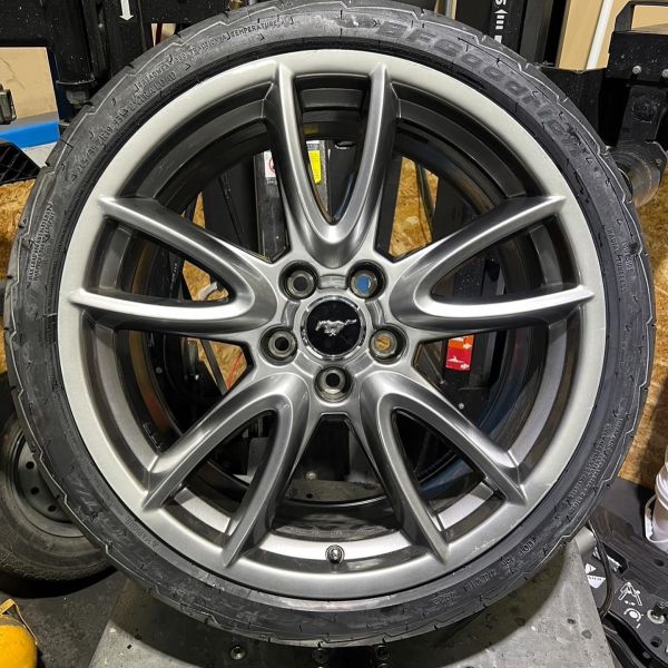 19インチ 9J 245/35R19 ホイール装着例 - CARSERVICE GRAVITY
