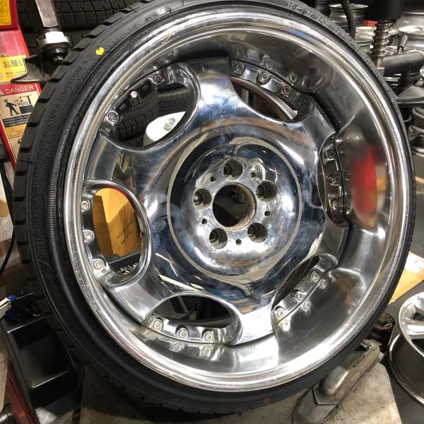 19インチ 10J 225/35R19 ホイール装着例 - CARSERVICE GRAVITY
