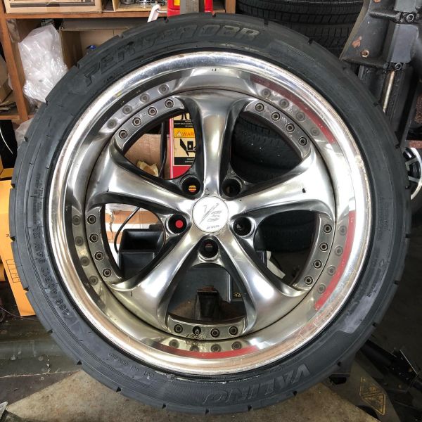 17インチ 9J 235/40R17 ホイール装着例 - CARSERVICE GRAVITY
