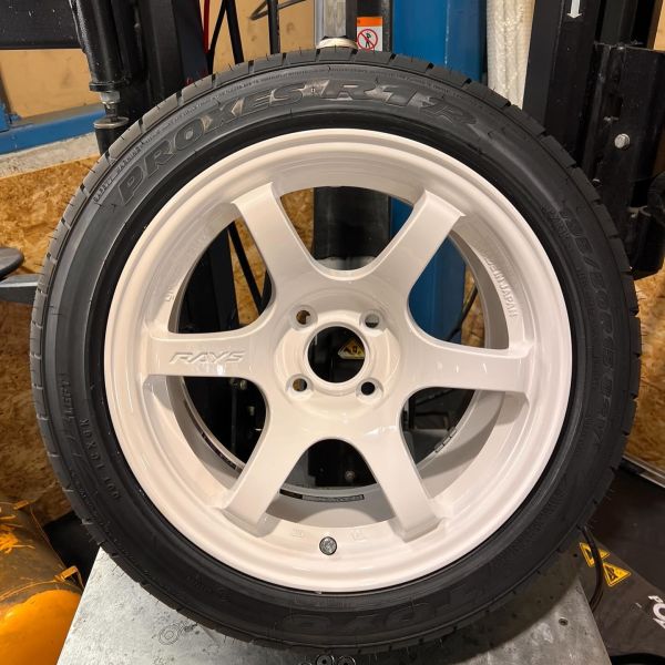 15インチ 8J 195/50R15 ホイール装着例 - CARSERVICE GRAVITY