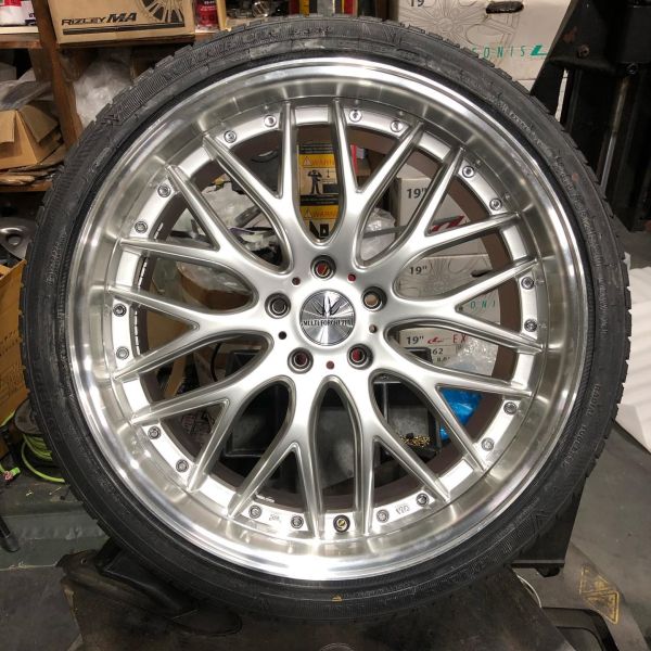 20インチ 9J 245/35R20 ホイール装着例 - CARSERVICE GRAVITY