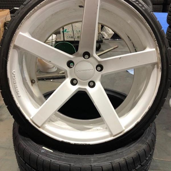19インチ 10J 225/35R19 ホイール装着例 - CARSERVICE GRAVITY