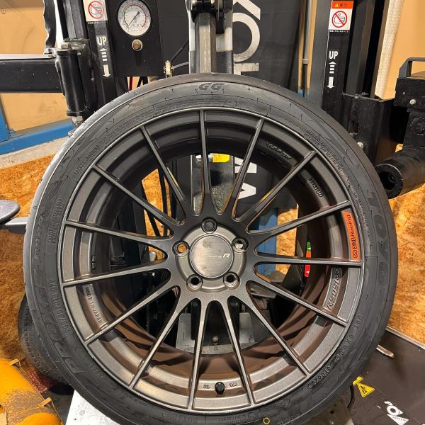 18インチ 10J 265/35R18 ホイール装着例 - CARSERVICE GRAVITY