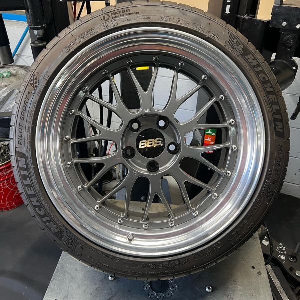 18インチ 10J 265/35R18 ホイール装着例 - CARSERVICE GRAVITY