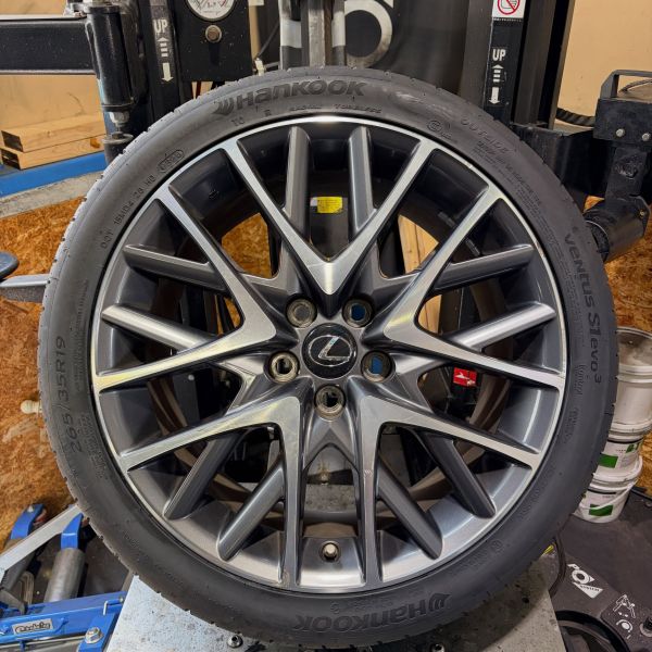 19インチ 9J 265/35R19 ホイール装着例 - CARSERVICE GRAVITY