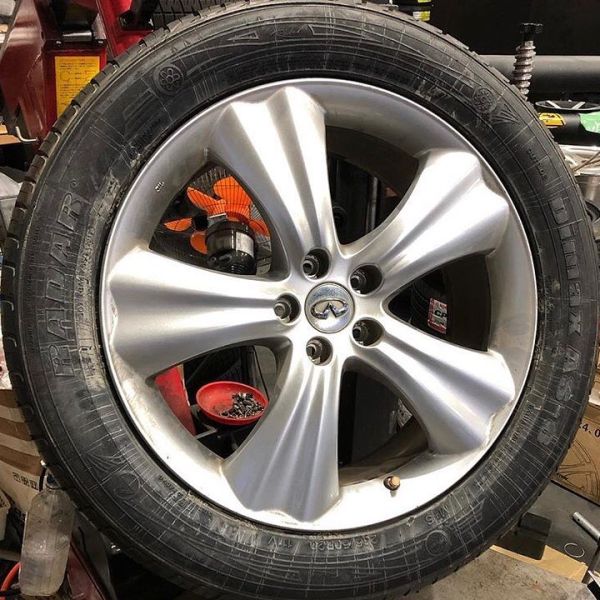 20インチ 8J 265/50R20 ホイール装着例 - CARSERVICE GRAVITY