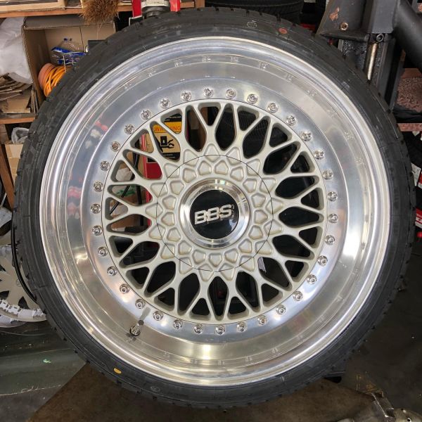 17インチ 9.5J 205/40R17 ホイール装着例 - CARSERVICE GRAVITY