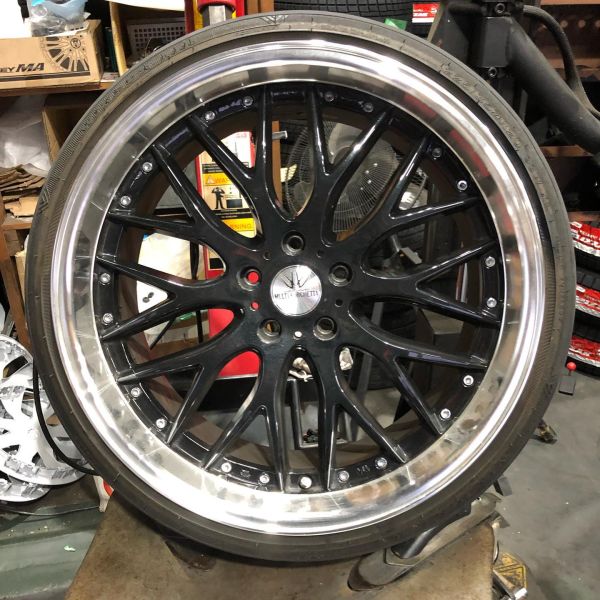 20インチ 9.5J 225/35R20 ホイール装着例 - CARSERVICE GRAVITY