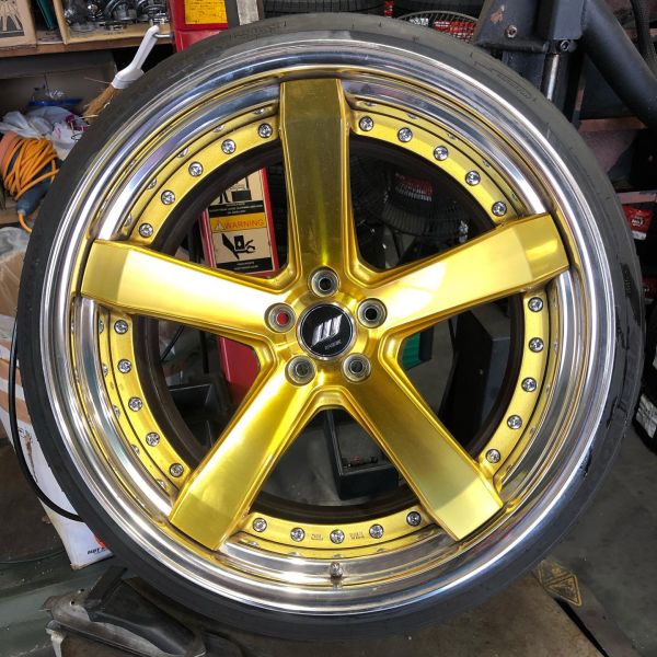 19インチ 10.5J 225/35R19 ホイール装着例 - CARSERVICE GRAVITY