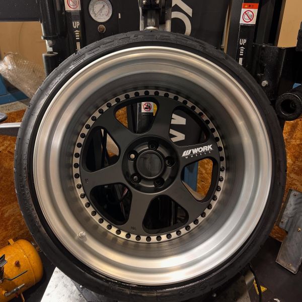 19インチ 14J 305/30R19 ホイール装着例 - CARSERVICE GRAVITY