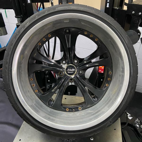 19インチ 11.5J 275/30R19 ホイール装着例 - CARSERVICE GRAVITY