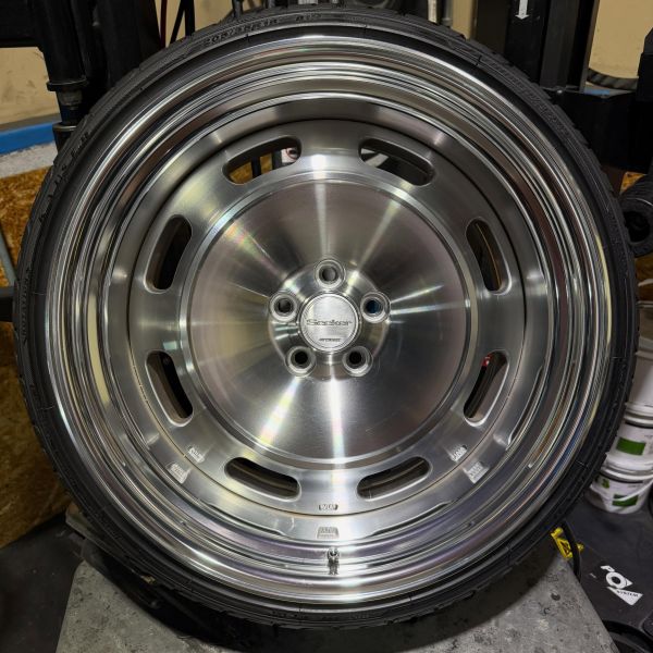 18インチ 9J 205/35R18 ホイール装着例 - CARSERVICE GRAVITY