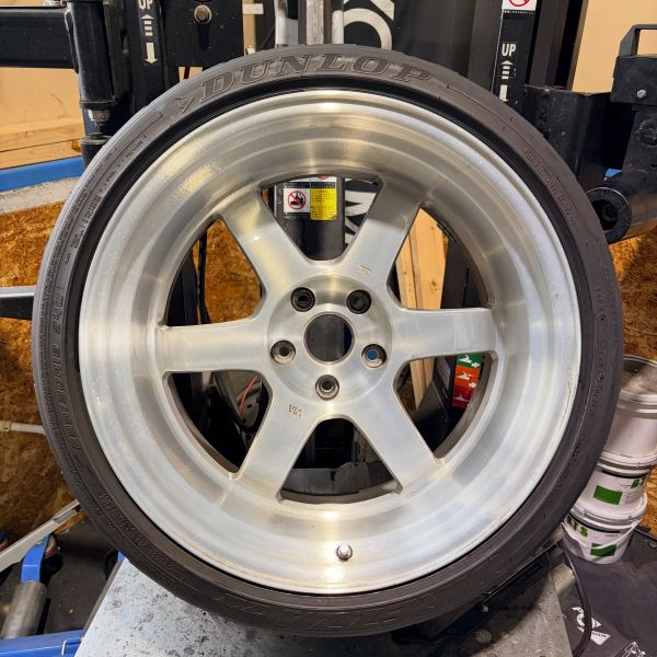 18インチ 11J 295/30R18 ホイール装着例 - CARSERVICE GRAVITY