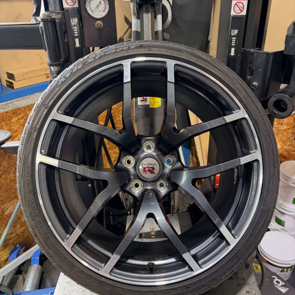 19インチ 10.5J 275/30R19 ホイール装着例 - CARSERVICE GRAVITY
