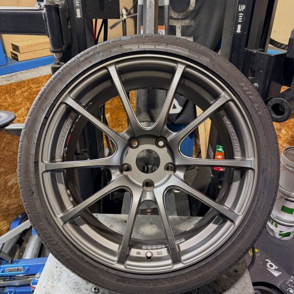 18インチ 8J 225/40R18 ホイール装着例 - CARSERVICE GRAVITY