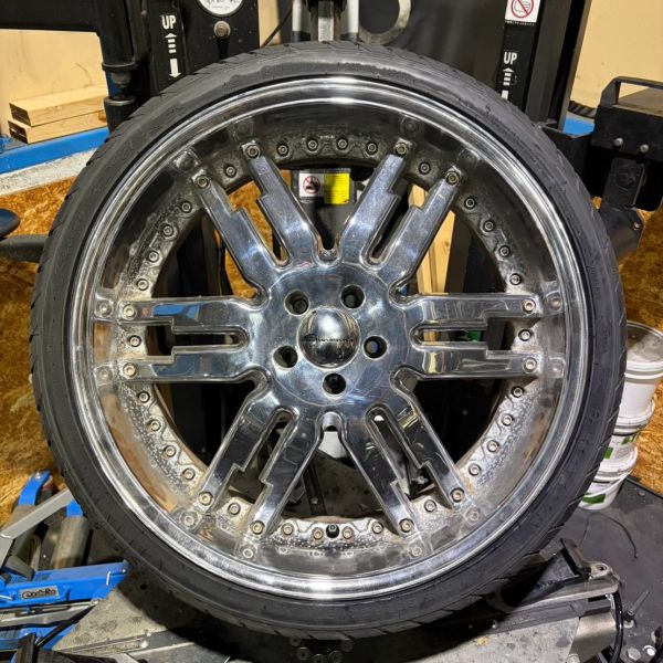 22インチ 9.5J 265/30R22 ホイール装着例 - CARSERVICE GRAVITY