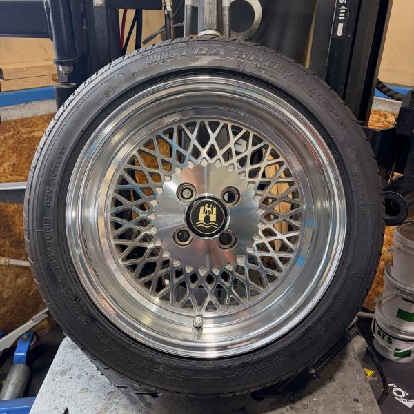 15インチ 8J 195/50R15 ホイール装着例 - CARSERVICE GRAVITY