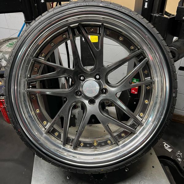 21インチ 9.5J 245/30R21 ホイール装着例 - CARSERVICE GRAVITY