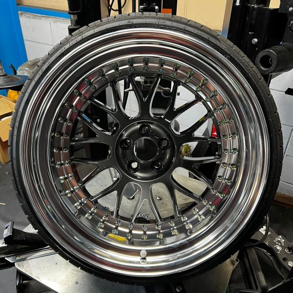 18インチ 10J 215/35R18 ホイール装着例 - CARSERVICE GRAVITY