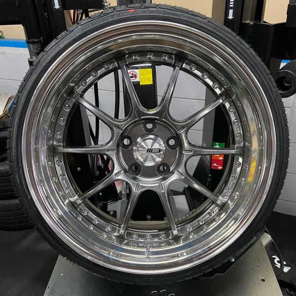 19インチ 9.5J 225/35R19 ホイール装着例 - CARSERVICE GRAVITY