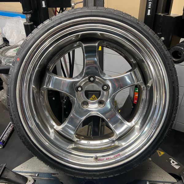 19インチ 11J 245/35R19 ホイール装着例 - CARSERVICE GRAVITY
