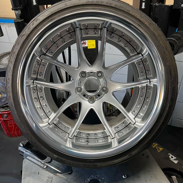 18インチ 12J 265/35R18 ホイール装着例 - CARSERVICE GRAVITY