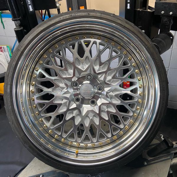 20インチ 10J 235/35R20 ホイール装着例 - CARSERVICE GRAVITY