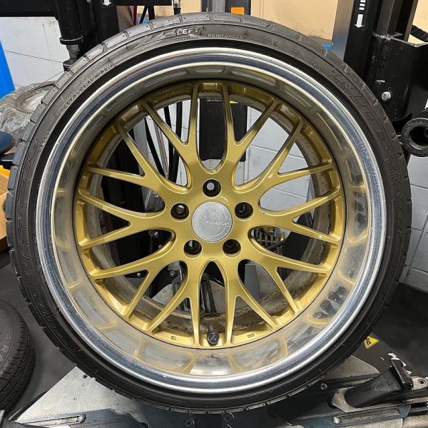 19インチ 10J 245/35R19 ホイール装着例 - CARSERVICE GRAVITY